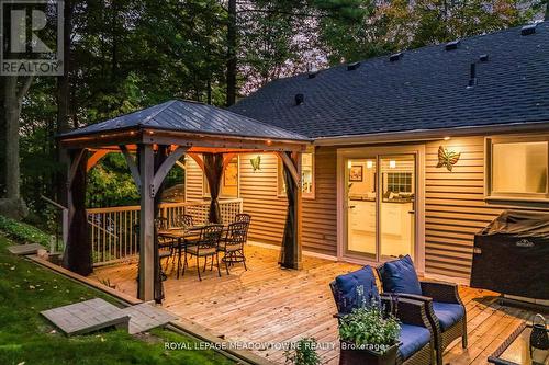 106 Campbell Avenue E, Milton, ON - Outdoor With Deck Patio Veranda