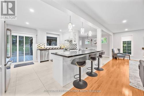 106 Campbell Avenue E, Milton, ON - Indoor Photo Showing Kitchen With Upgraded Kitchen