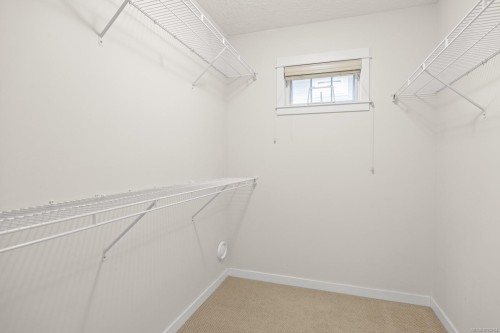 5-4079 Douglas St, Saanich, BC 