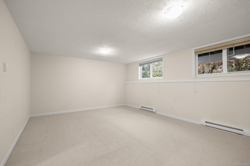 5-4079 Douglas St, Saanich, BC 