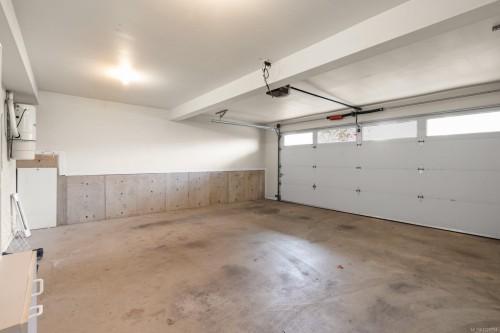 5-4079 Douglas St, Saanich, BC 