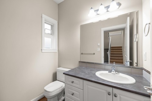 5-4079 Douglas St, Saanich, BC 