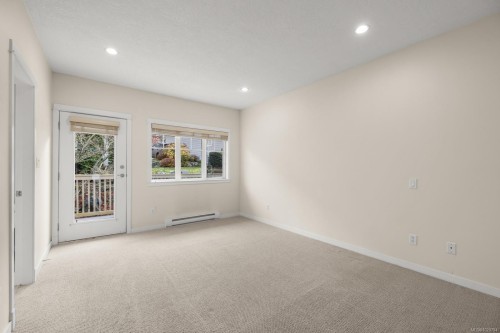 5-4079 Douglas St, Saanich, BC 