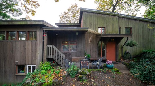 1168 Burnside Rd West, Saanich, BC 