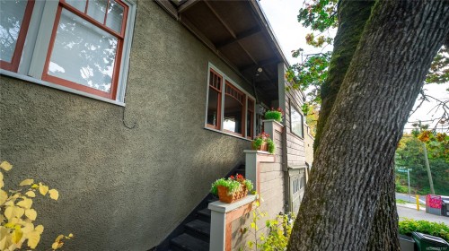 1168 Burnside Rd West, Saanich, BC 