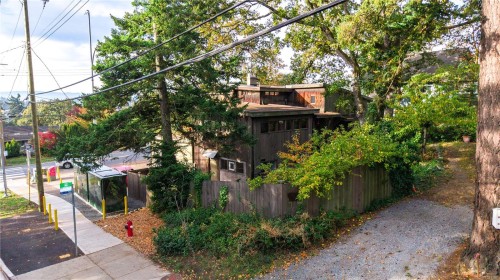 1168 Burnside Rd West, Saanich, BC 