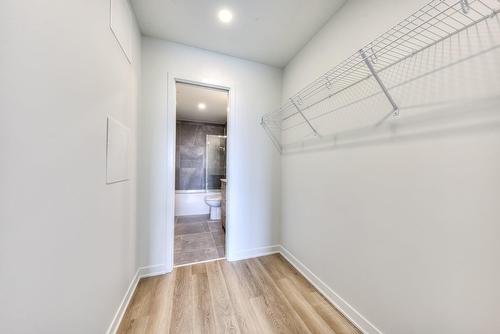 Penderie (Walk-in) - 517-515 Rue Des Marronniers, Candiac, QC - Indoor