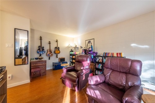 4306-997 Bowen Rd, Nanaimo, BC - Indoor Photo Showing Living Room