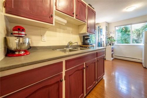 4306-997 Bowen Rd, Nanaimo, BC - Indoor Photo Showing Kitchen With Double Sink