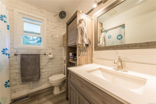 5810 Hammond Bay Rd, Nanaimo, BC 