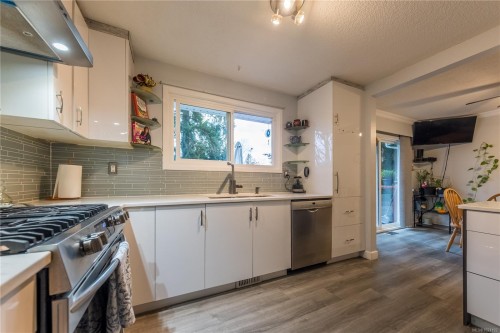 5810 Hammond Bay Rd, Nanaimo, BC 