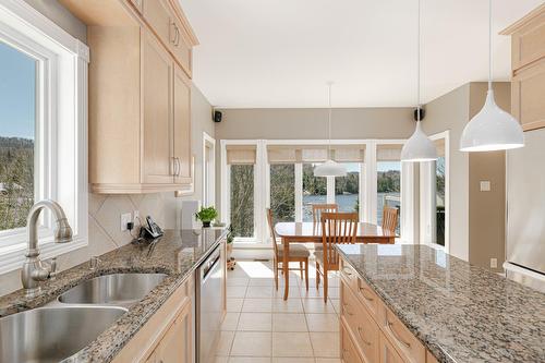 Overall view - 204 Ch. De Chaumont, Saint-Adolphe-D'Howard, QC - Indoor Photo Showing Kitchen With Double Sink With Upgraded Kitchen