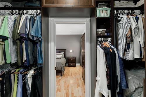 Walk-in closet - 204 Ch. De Chaumont, Saint-Adolphe-D'Howard, QC - Indoor With Storage