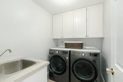 Laundry room - 204 Ch. De Chaumont, Saint-Adolphe-D'Howard, QC - Indoor Photo Showing Laundry Room