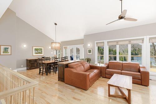 Overall view - 204 Ch. De Chaumont, Saint-Adolphe-D'Howard, QC - Indoor Photo Showing Living Room