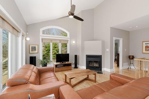 Living room - 204 Ch. De Chaumont, Saint-Adolphe-D'Howard, QC - Indoor Photo Showing Living Room With Fireplace