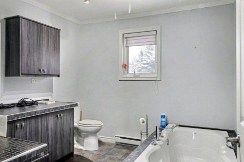 Salle de bains - 133 Rue Saulnier, La Sarre, QC 