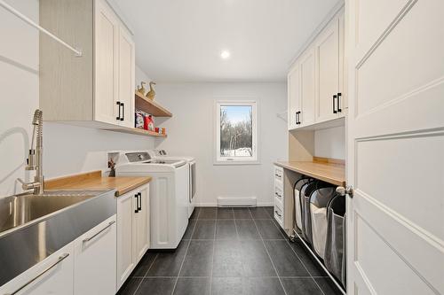 Salle de lavage - 7100 7E Rang, Drummondville, QC - Indoor Photo Showing Laundry Room
