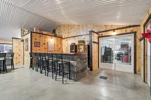 Bar - 7100 7E Rang, Drummondville, QC - Indoor