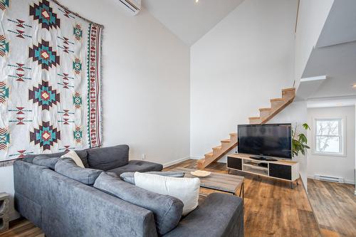Living room - 2420 Ch. Du Chenal-Du-Moine, Sainte-Anne-De-Sorel, QC - Indoor Photo Showing Living Room