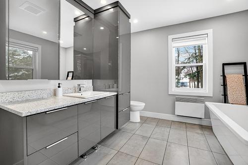 Salle de bains - 4980 Rue Sépale, Terrebonne (La Plaine), QC - Indoor Photo Showing Bathroom