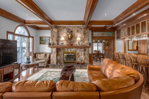 Living room - 18 Rue Bélair, Montréal (L'Île-Bizard/Sainte-Geneviève), QC - Indoor Photo Showing Living Room With Fireplace