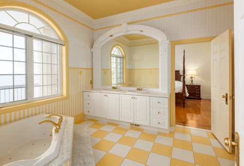 Bathroom - 18 Rue Bélair, Montréal (L'Île-Bizard/Sainte-Geneviève), QC - Indoor Photo Showing Bathroom