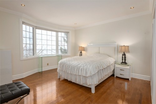 Bedroom - 18 Rue Bélair, Montréal (L'Île-Bizard/Sainte-Geneviève), QC - Indoor Photo Showing Bedroom