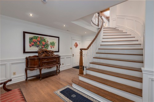 Staircase - 18 Rue Bélair, Montréal (L'Île-Bizard/Sainte-Geneviève), QC - Indoor Photo Showing Other Room