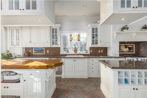 Kitchen - 18 Rue Bélair, Montréal (L'Île-Bizard/Sainte-Geneviève), QC - Indoor Photo Showing Kitchen With Upgraded Kitchen