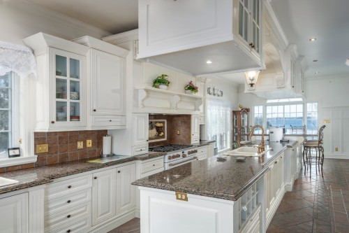Kitchen - 18 Rue Bélair, Montréal (L'Île-Bizard/Sainte-Geneviève), QC - Indoor Photo Showing Kitchen With Upgraded Kitchen