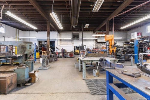 2320 Mccullough Rd, Nanaimo, BC 