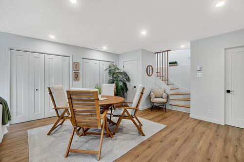 Salle familiale - 46 Rue St-Émilion, Brownsburg-Chatham, QC - Indoor Photo Showing Dining Room