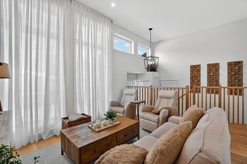 Salon - 46 Rue St-Émilion, Brownsburg-Chatham, QC - Indoor Photo Showing Other Room