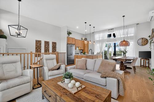 Vue d'ensemble - 46 Rue St-Émilion, Brownsburg-Chatham, QC - Indoor Photo Showing Living Room