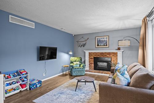 3345 Gates Road, West Kelowna, BC - Indoor Photo Showing Living Room With Fireplace