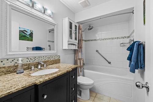 3345 Gates Road, West Kelowna, BC - Indoor Photo Showing Bathroom