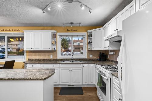 3345 Gates Road, West Kelowna, BC - Indoor Photo Showing Kitchen With Double Sink