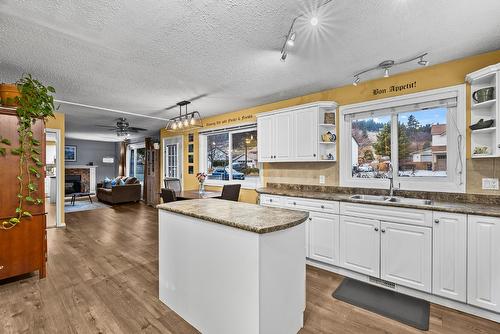 3345 Gates Road, West Kelowna, BC - Indoor Photo Showing Kitchen With Double Sink