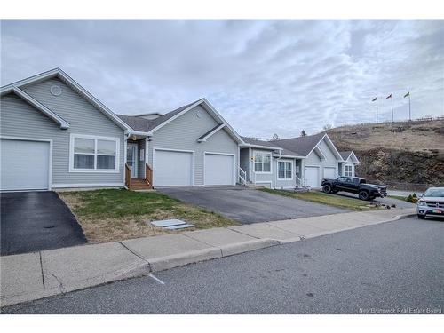 8 Saint Peters Crt, Saint John, NB 