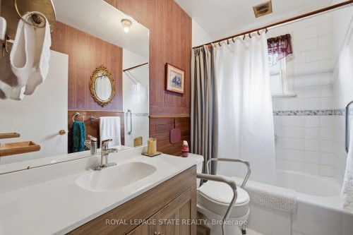 298 Sanatorium Road, Hamilton, ON - Indoor Photo Showing Bathroom