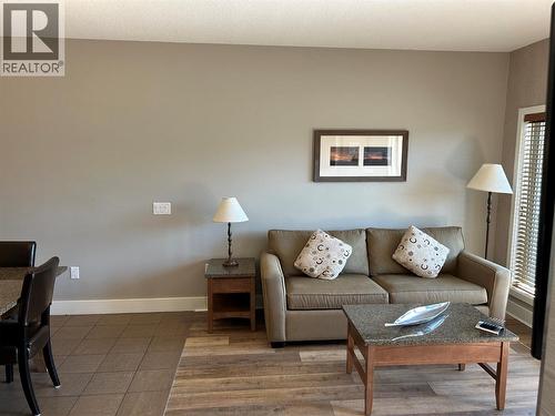 1200 Rancher Creek Road Unit# 131Ab, Osoyoos, BC - Indoor Photo Showing Living Room
