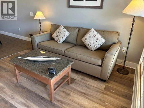 1200 Rancher Creek Road Unit# 131Ab, Osoyoos, BC - Indoor Photo Showing Living Room