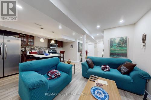 601 Sunbird Trail, Pickering, ON - Indoor Photo Showing Living Room
