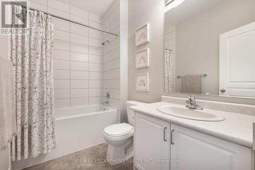 107 Avanti Crescent, Hamilton, ON - Indoor Photo Showing Bathroom