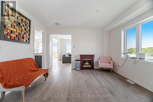 7 Bee Crescent, Brantford, ON - Indoor