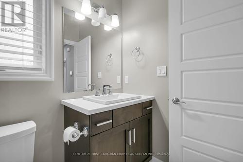 25 Birchall Lane, St. Thomas, ON - Indoor Photo Showing Bathroom