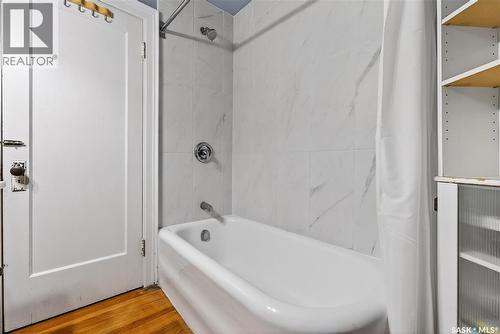 1334 Victoria Avenue, Regina, SK - Indoor Photo Showing Bathroom