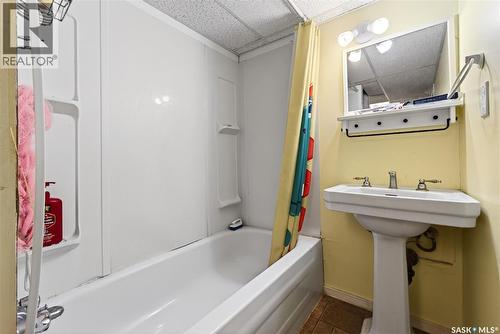 1334 Victoria Avenue, Regina, SK - Indoor Photo Showing Bathroom
