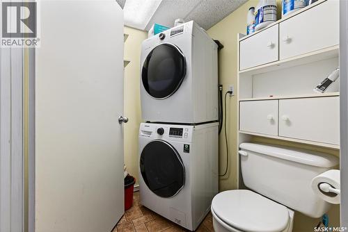 1334 Victoria Avenue, Regina, SK - Indoor Photo Showing Laundry Room
